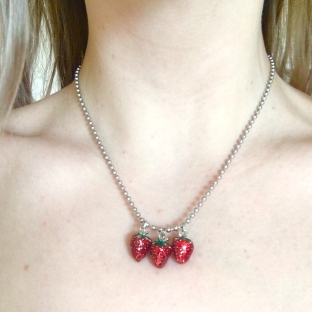 STRAWBERRY Y2K necklace 🍓🍓🍓